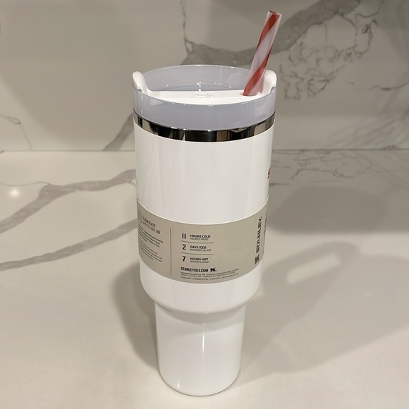 Stanley - MISTLETOE TWIST - 40 oz Quencher H2.0 Flowstate Tumbler - NWT! - Picture 4 of 9